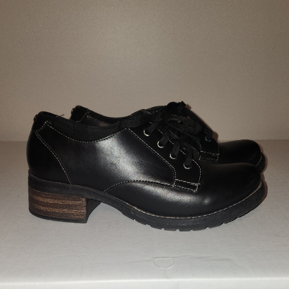 Eastland Black Lace-Up Women’s Boots - Picture 3 of 6